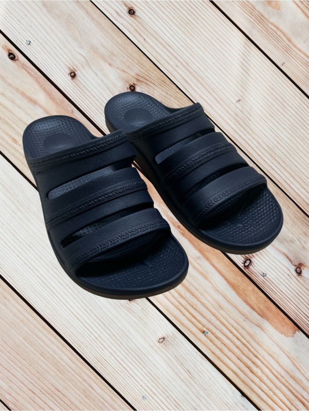 NWOT Revitalign 11W navy Orthotic Washable Pool Slide Sandals